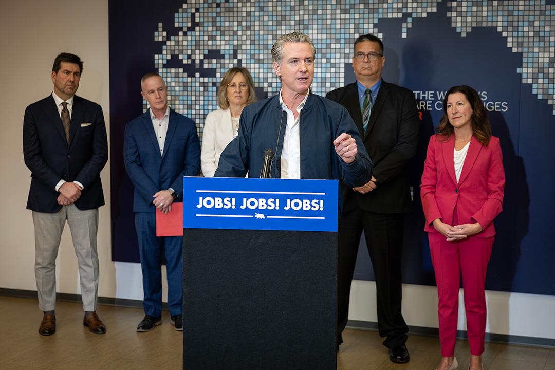 6dfe8bc2 3958 f279 5bf7 4eedd21ae5b0